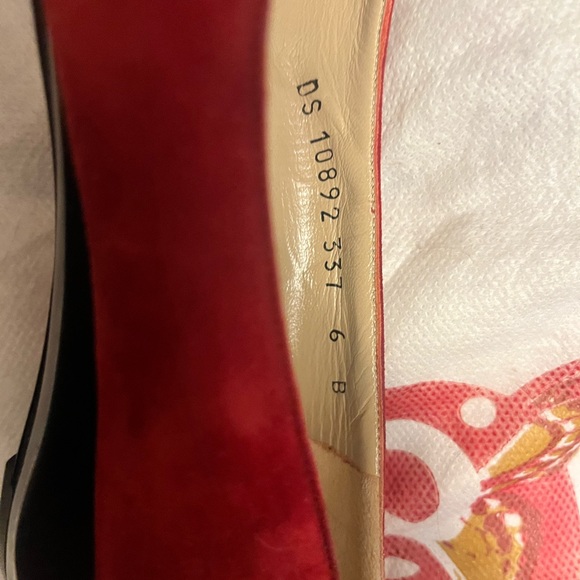 Red suede with black tip Ferragamo flats size 6 - Picture 4 of 4